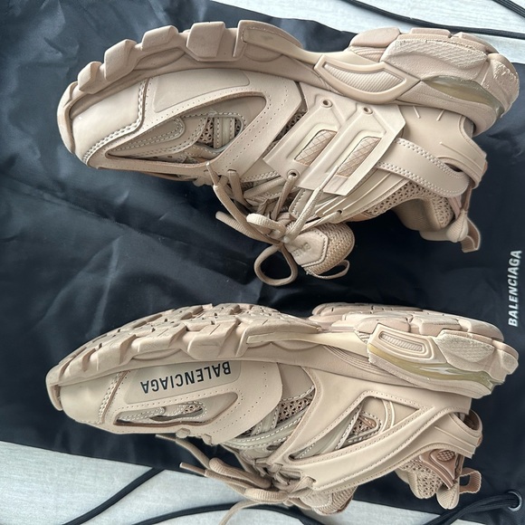 BALENCIAGA WOMEN'S TRACK SNEAKER RECYCLED SOLE IN BEIGE - Picture 7 of 11